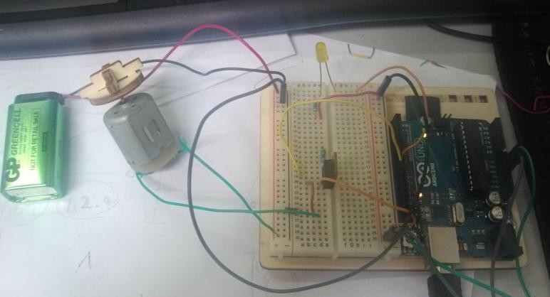 如何用Matlab连接控制Arduino：GUI界面制作与电机控制