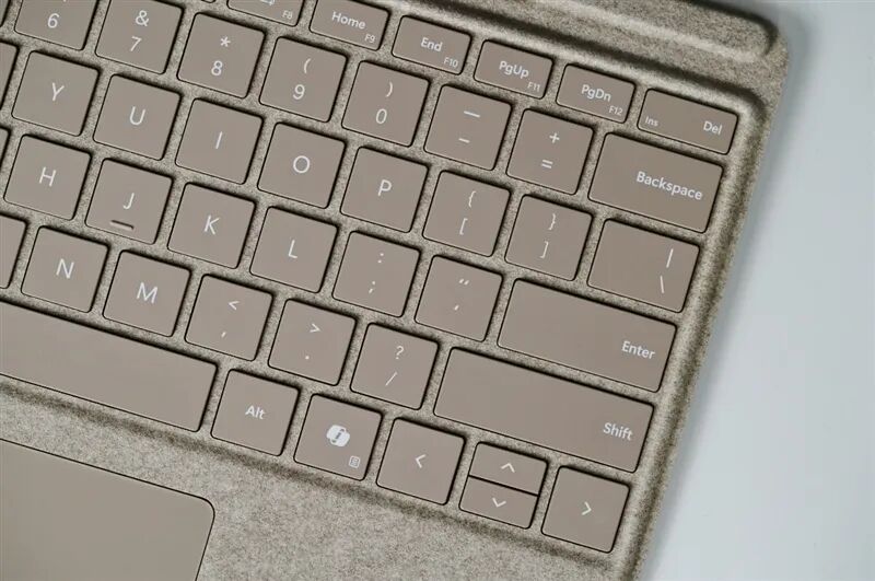 新一代 Surface Pro，13英寸評測：性能能效進步巨大 核顯媲美最新X86
