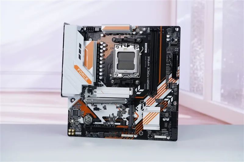 千元大廠主板！技嘉戰鷹B850M FORCE WIFI6E評測：一鍵降低9ns內存延遲