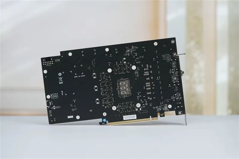 《刺客信条：影》4K全高画质流畅运行！七彩虹iGame RTX 5070 Advanced OC评测：超频后轻松碾压RTX 4070 Ti SUPER