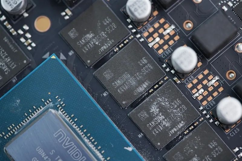 影驰RTX 5070 Ti金属大师白金版OC评测：全新设计 颜值也追上性能和做工