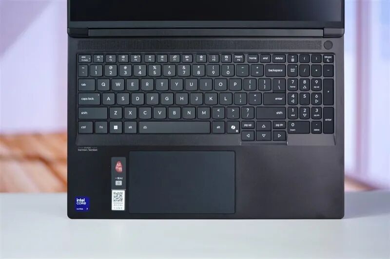 聚焦超級工程與科研生產力！Lenovo P16v 2026工作站評測：NVIDIA RTX PRO Blackwell加持 物理斷網跑AI