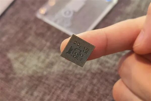 內存價格暴漲300%手機市場亂套了！2026上半年SoC出貨大跌15%