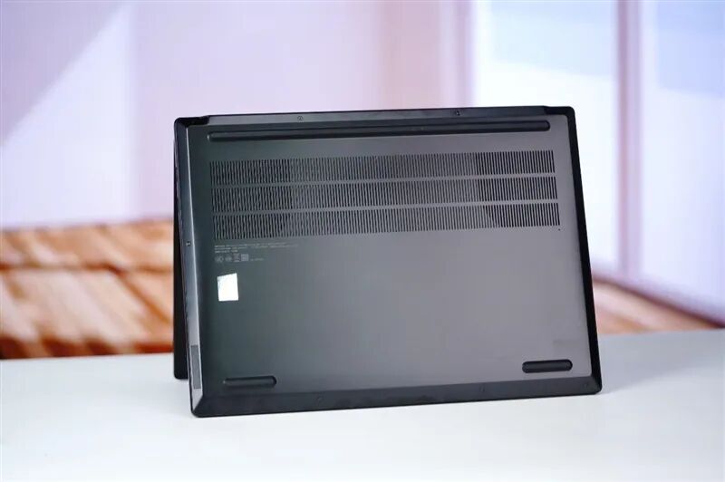 聚焦超級工程與科研生產力！Lenovo P16v 2026工作站評測：NVIDIA RTX PRO Blackwell加持 物理斷網跑AI