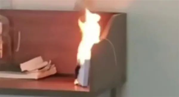 罗马仕召回50万个、安克召回70万个！国产移动电源自燃原因找到了：多个品牌3C认证被暂停