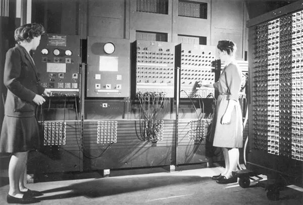 全球第一臺(tái)計(jì)算機(jī)ENIAC 80歲了！30噸150千瓦 性能不及電動(dòng)牙刷