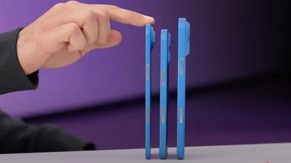 5.5mm苹果史上最薄手机！iPhone 17 Air机模上手对比