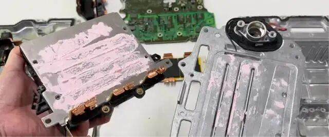 拆解小米SU7逆變器:這幾個設計非常亮眼-有駕 拆解小米SU7逆變器:這幾個設計非常亮眼-有駕
