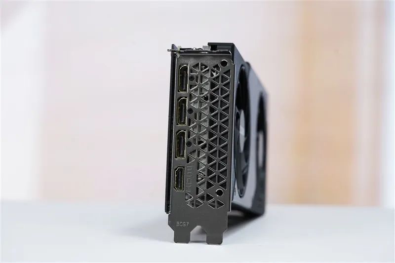 Blackwell的甜点来了！NVIDIA RTX 5060 Ti首发评测：8GB疯狂爆显存 16GB正好