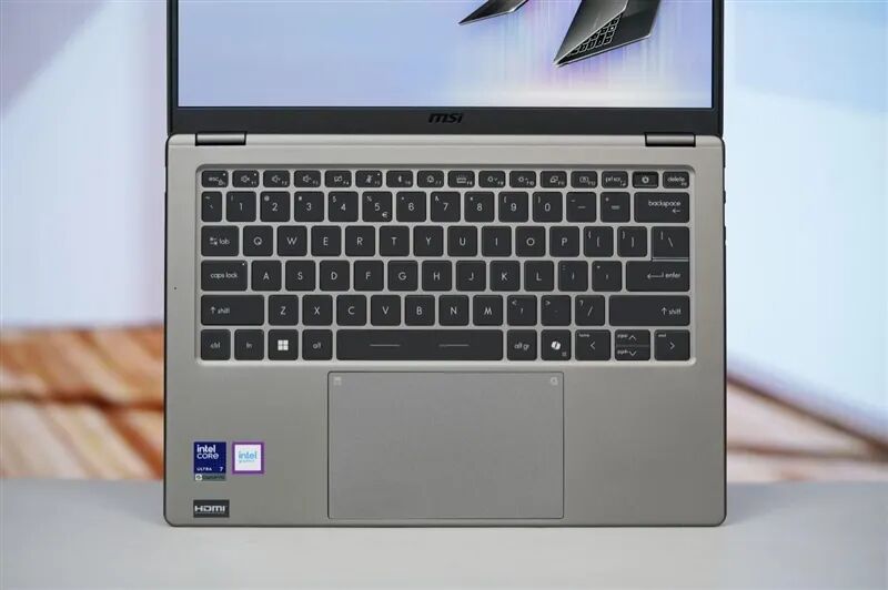 續航超22小時！微星尊爵14 AI+筆記本評測：新平臺能效驚人 釉月屏Pro素質極佳