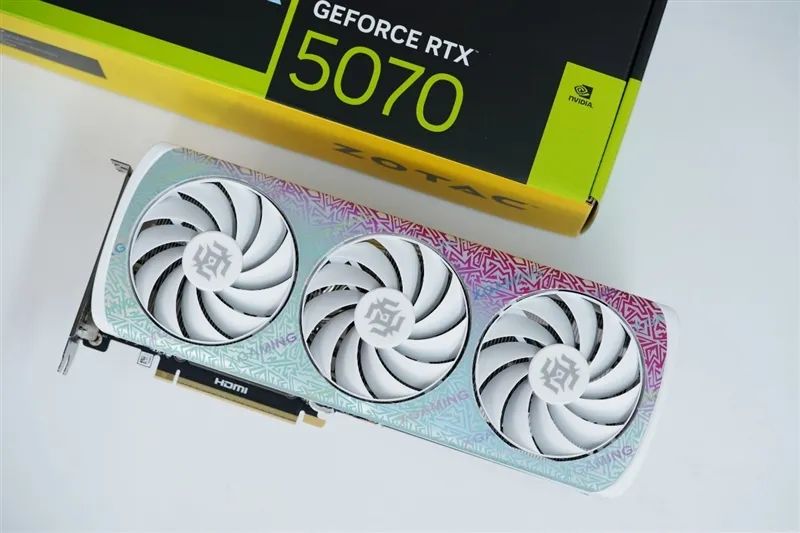 索泰RTX 5070 XGAMING OC显卡评测：极具个性外观之下 仍是游戏利器