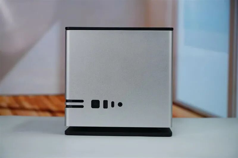 功耗提升30% 溫度降低20度！abee AI Station 395 Max迷你液冷工作站評測：685B超大模型也能運行