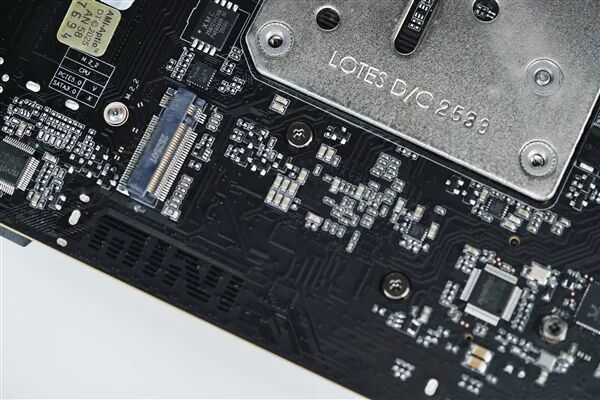 小體積不將就！七彩虹iGame B850I MINI OC V14主板評測：同級唯一異步超頻 一鍵釋放X3D滿血性能