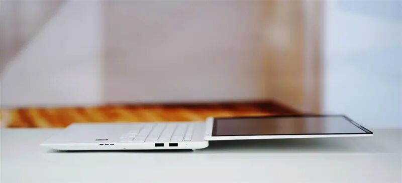 核顯本竟敢賣到萬元級別！榮耀MagicBook Pro16 2026全面評測：88W滿血 + 92Wh續(xù)航，這可能是史上最強的核顯本