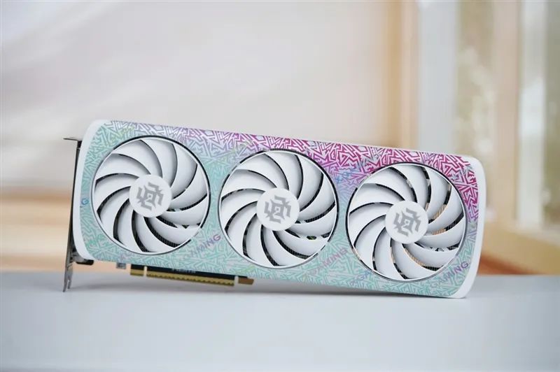 索泰RTX 5070 XGAMING OC显卡评测：极具个性外观之下 仍是游戏利器