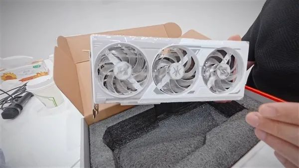 AMD RX 9060 XT創顯卡史上最高頻率！華擎又超到了3.32GHz