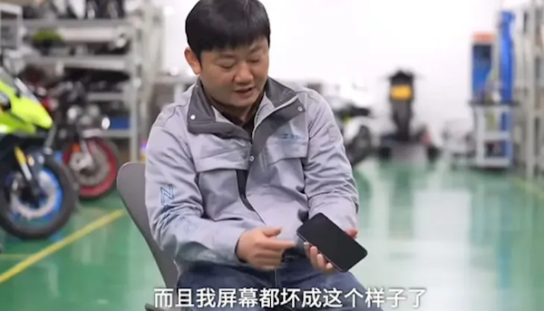 被稱 “摩托車圈雷軍” 張雪：一直用2000元的華為手機 屏壞了也懶得換