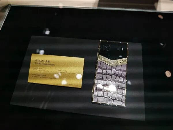 追覓首款旗艦手機(jī)亮相：造型奢華 黃金版價(jià)格超10萬(wàn)元