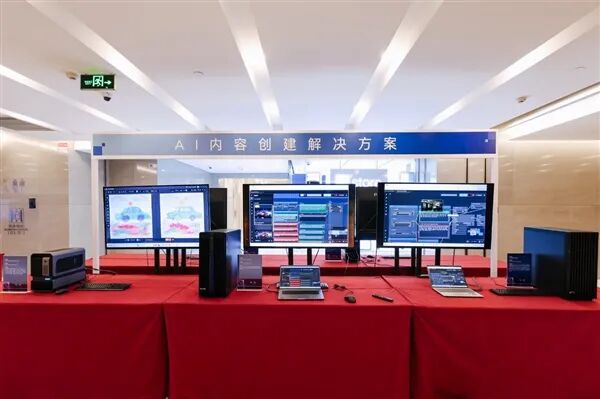 Intel甩出兩個(gè)王炸！至強(qiáng)600、銳炫Pro B70雙劍合璧 重新定義AI工作站