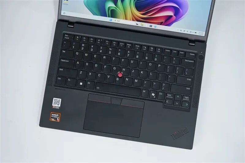 AI加持下的精英商務本 聯(lián)想ThinkPad T14 Gen6筆記本評測：28W銳龍能效喜人 內建NPU更靈活