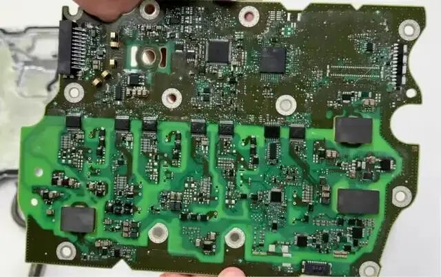 拆解小米SU7逆變器:這幾個設計非常亮眼-有駕 拆解小米SU7逆變器:這幾個設計非常亮眼-有駕