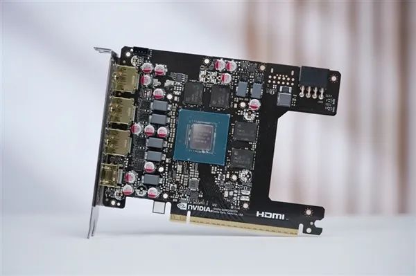 长不足10厘米！技嘉RTX 5060 Ti EAGLE PCB短的令人发指