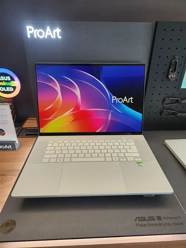 英偉達(dá)首款Windows專用處理器RTX Spark實(shí)物曝光：買(mǎi)顯卡送CPU、附贈(zèng)8顆內(nèi)存