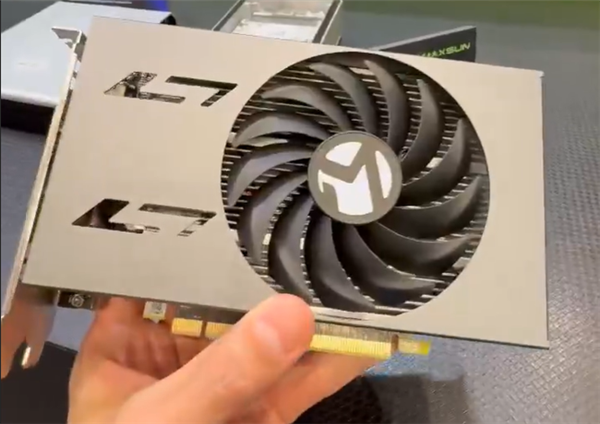 9年前的AMD RX 580顯卡重出江湖：六個HDMI接口蔚為壯觀