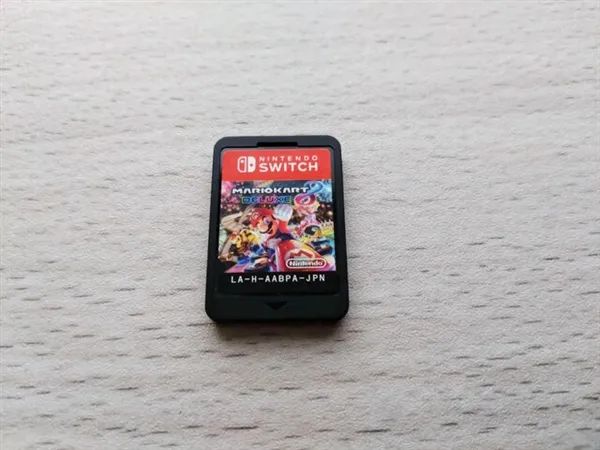 舌头舔Switch 2卡带 老外真敢试！连舔8天惨烈结果出炉