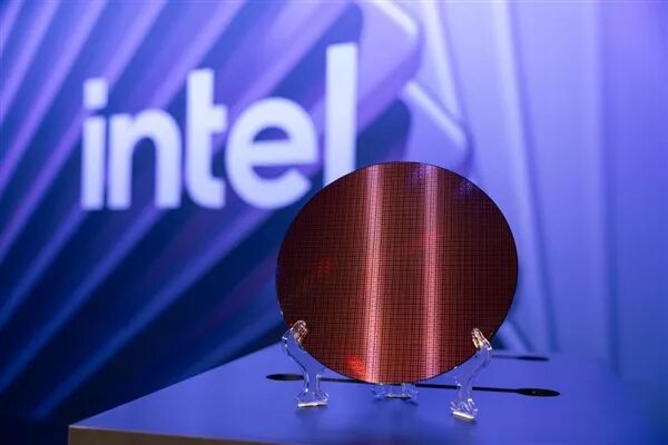 雙面供電！英特爾14A2魔改工藝硬剛臺積電1.4nm