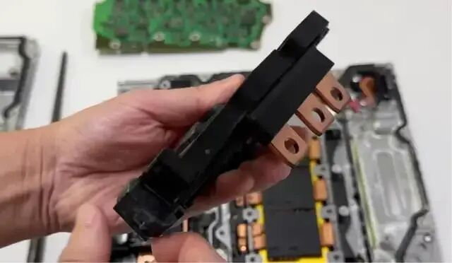 拆解小米SU7逆變器:這幾個設計非常亮眼-有駕 拆解小米SU7逆變器:這幾個設計非常亮眼-有駕