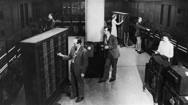 全球第一臺(tái)計(jì)算機(jī)ENIAC 80歲了！30噸150千瓦 性能不及電動(dòng)牙刷