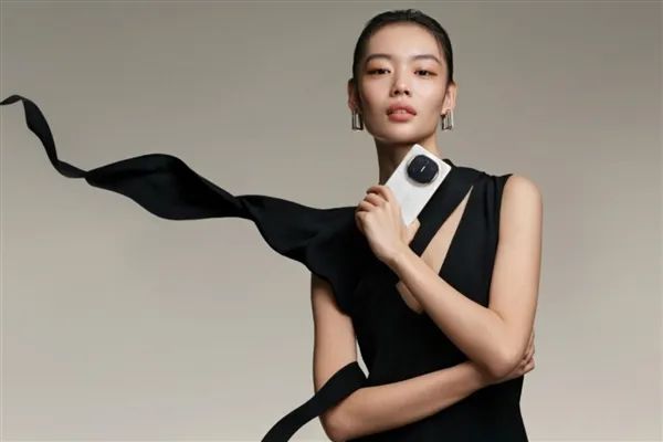 鸿蒙最强折叠屏！曝华为Mate X7发力影像：支持可变光圈