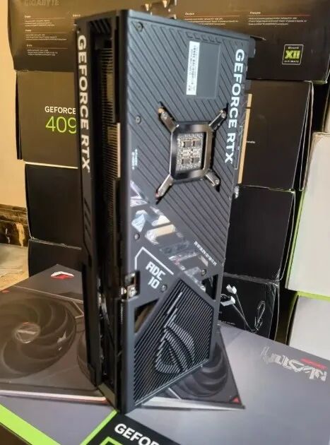 全球首個可以插DDR5內存的顯卡！可惜只是個擺設