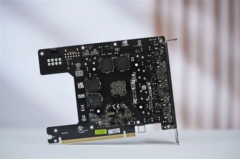 映众RTX 5060 Ti曜夜16GB显卡评测：小巧简约 DLSS 4表现亮眼