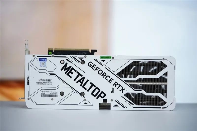 影驰RTX 5070 Ti金属大师白金版OC评测：全新设计 颜值也追上性能和做工