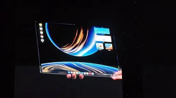18英寸3.3K全球最大！华为发布首款鸿蒙折叠电脑MateBook Fold非凡大师：23999元起
