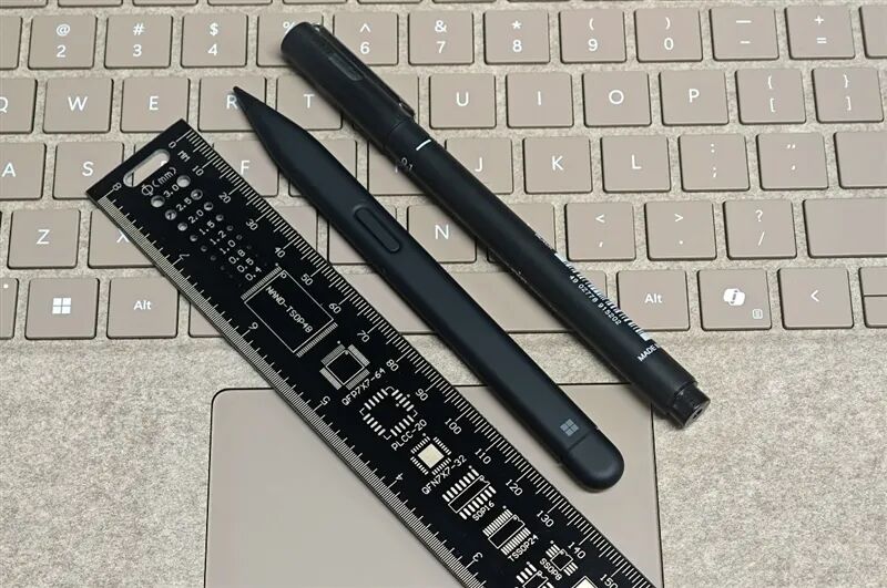 新一代 Surface Pro，13英寸評測：性能能效進步巨大 核顯媲美最新X86