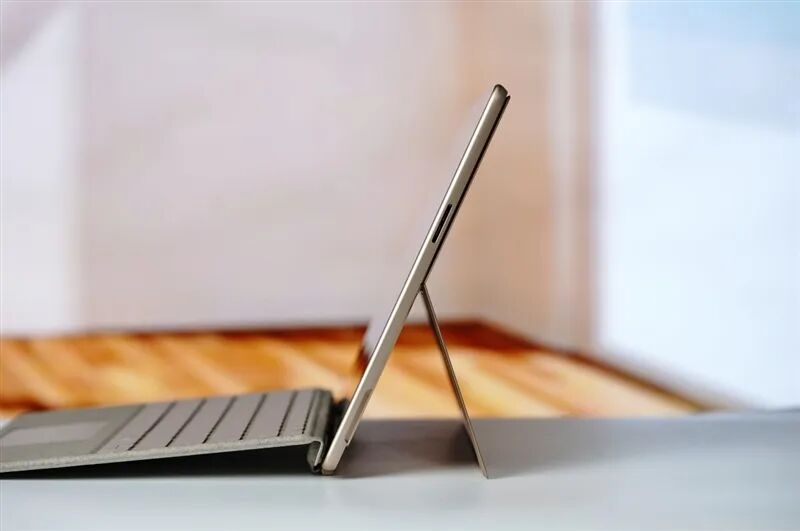 新一代 Surface Pro，13英寸評測：性能能效進步巨大 核顯媲美最新X86