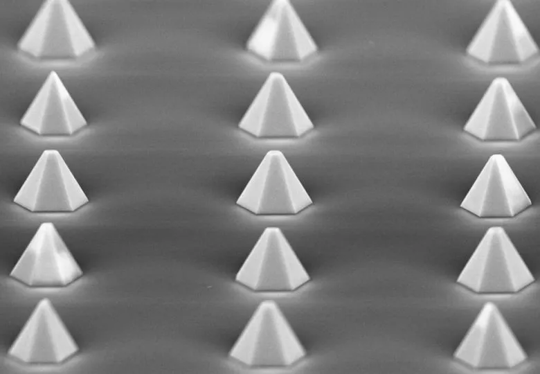 金字塔结构Micro LED