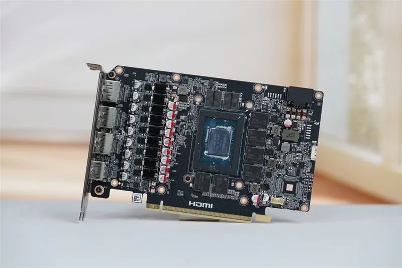 索泰RTX 5070 XGAMING OC显卡评测：极具个性外观之下 仍是游戏利器
