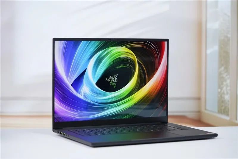 超輕薄RTX 5090游戲本體驗《毀滅戰士：黑暗時代》：DLSS 4輕松駕馭4K