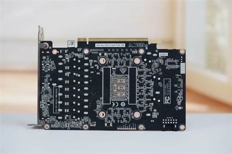 索泰RTX 5070 XGAMING OC显卡评测：极具个性外观之下 仍是游戏利器