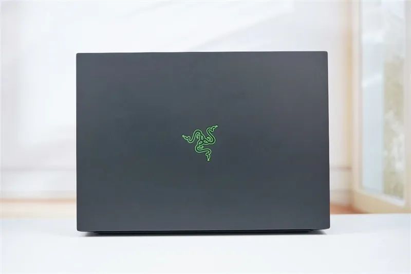超輕薄RTX 5090游戲本體驗《毀滅戰士：黑暗時代》：DLSS 4輕松駕馭4K