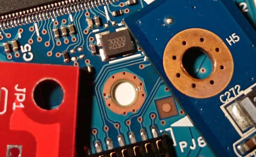 图5-11 PCB安装孔设计实例