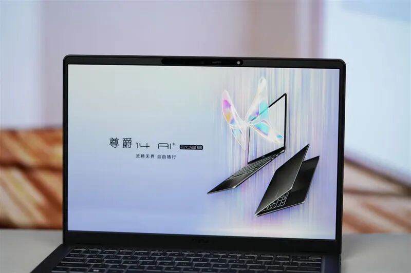 續航超22小時！微星尊爵14 AI+筆記本評測：新平臺能效驚人 釉月屏Pro素質極佳