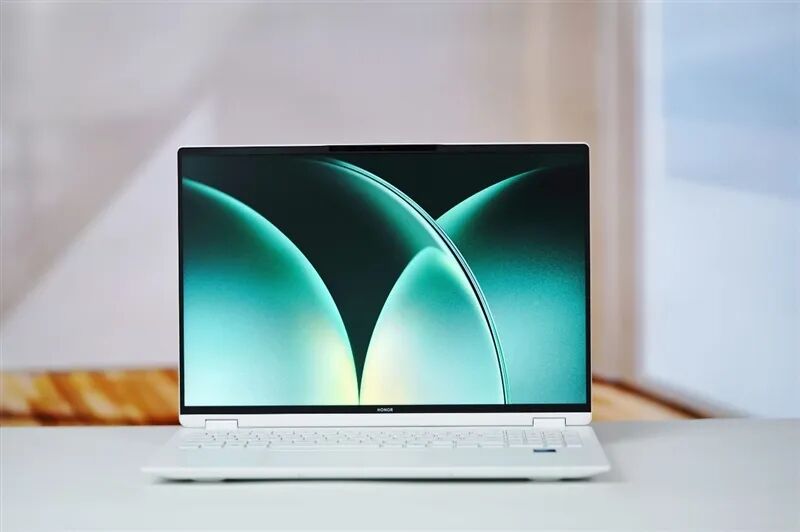 核顯本竟敢賣到萬元級別！榮耀MagicBook Pro16 2026全面評測：88W滿血 + 92Wh續(xù)航，這可能是史上最強的核顯本