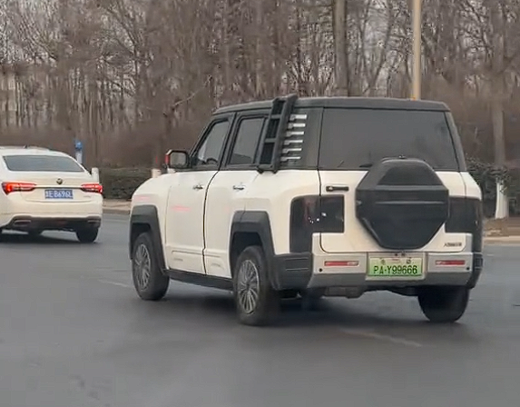 比機動車還要大！可怕的老頭樂上路：抄襲的還是國產百萬豪車