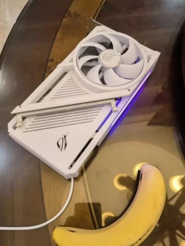全球首個可以插DDR5內存的顯卡！可惜只是個擺設