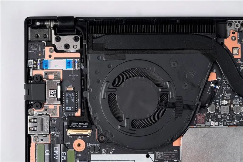 AI加持下的精英商務本 聯(lián)想ThinkPad T14 Gen6筆記本評測：28W銳龍能效喜人 內建NPU更靈活